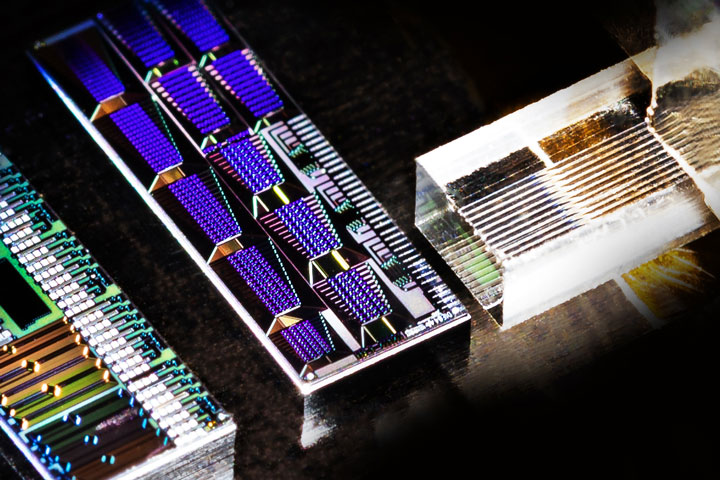 Silicon Photonics Horizontal Edge Coupling on Singulated Die