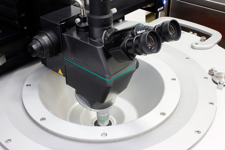 Different Microscope Options for Vacuum/Cryogenic Probing